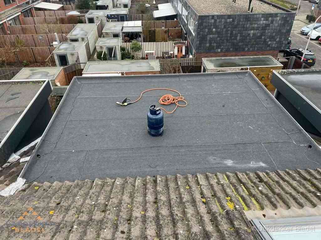 Dakreparatie plat dak met bitumen in Bladel