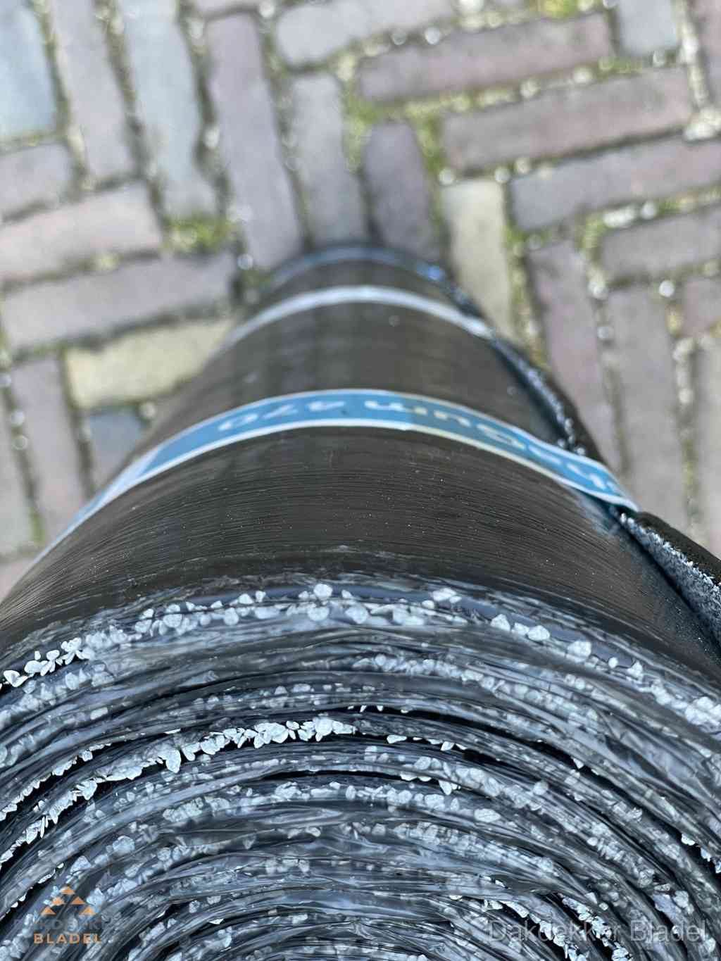 Rol bitumen dakleer met leislag voor plat dak in Bladel