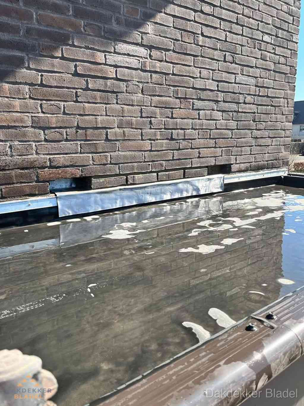 Lekkage Dak Repareren Bladel